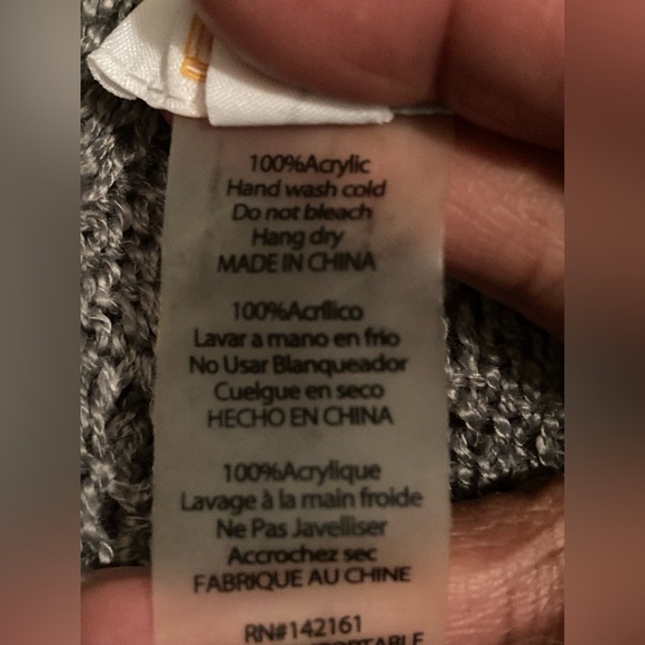 Lularoe The Mimi gray Open Knit fringe trim scarf shawl. One size. - Picture 4 of 7